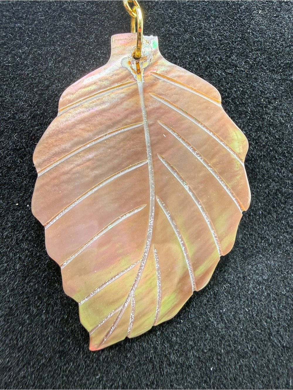 Iridescent Mother of Pearl Vintage Leaf-Shaped Dangle Drop Earrings from 70s/80s - Picture 9 of 11